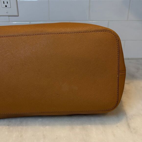 Michael Kors Charlotte Jet Set Saffiano Leather Clip XL Tote Handbag - Picture 7 of 16